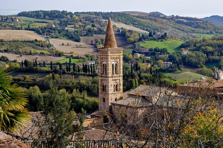 Borghi nelle Marche - Campanile chiesa di San Francesco -Urbino